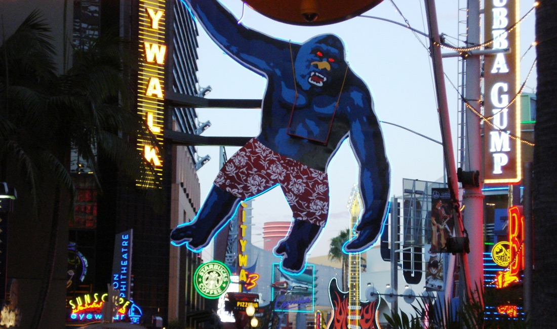 The hanging gorilla Universal's Citywalk