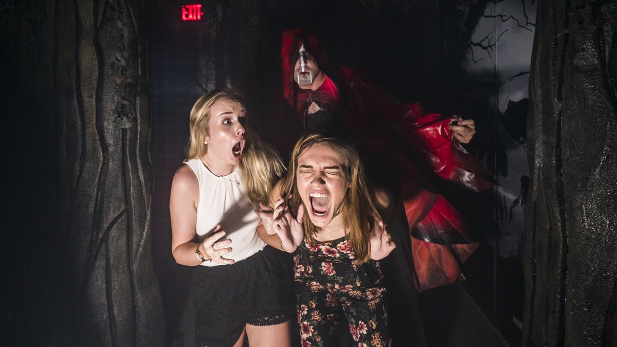 HowlOScream 2025 Dates Kerry Melonie